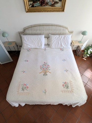 Tagesdecke blumen bestickt - ,